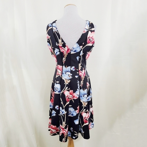 Whbm Floral Scuba Fit and Flare Dress Size 6 - Picture 4 of 8